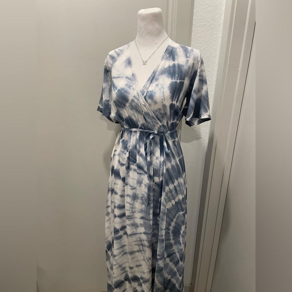 Aakaa Maxi Blue & White Tie Dye Coastal Maxi Short Sleeve Wrap Dress - S